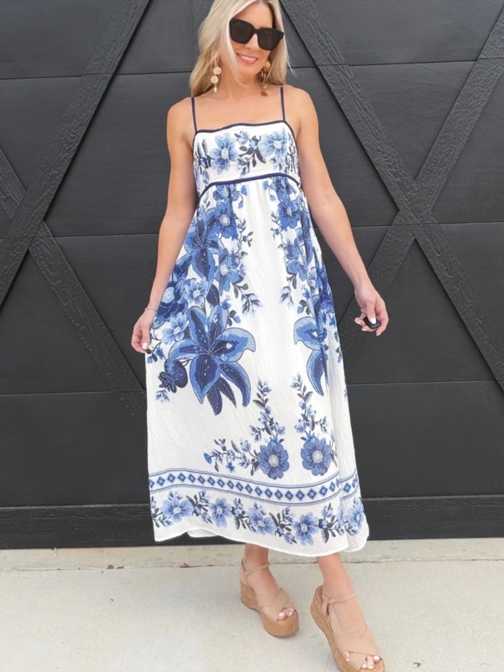 Like new Blue and White floral dress. Size medium.